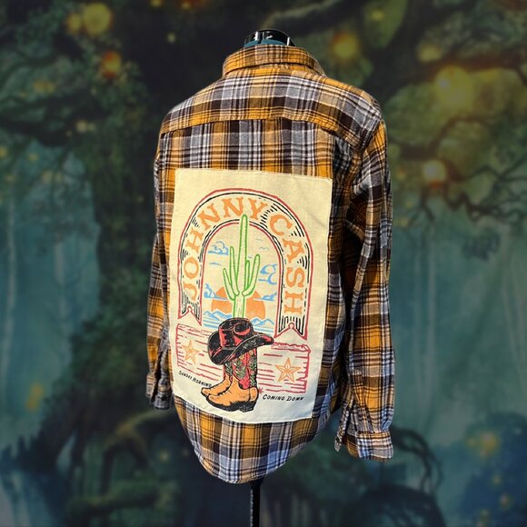 Upcycled Johnny Cash Flannel | Size L | Vintage-Inspired Oversize Graphic - Picture 4 of 4
